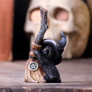 Familiars Broom Guard